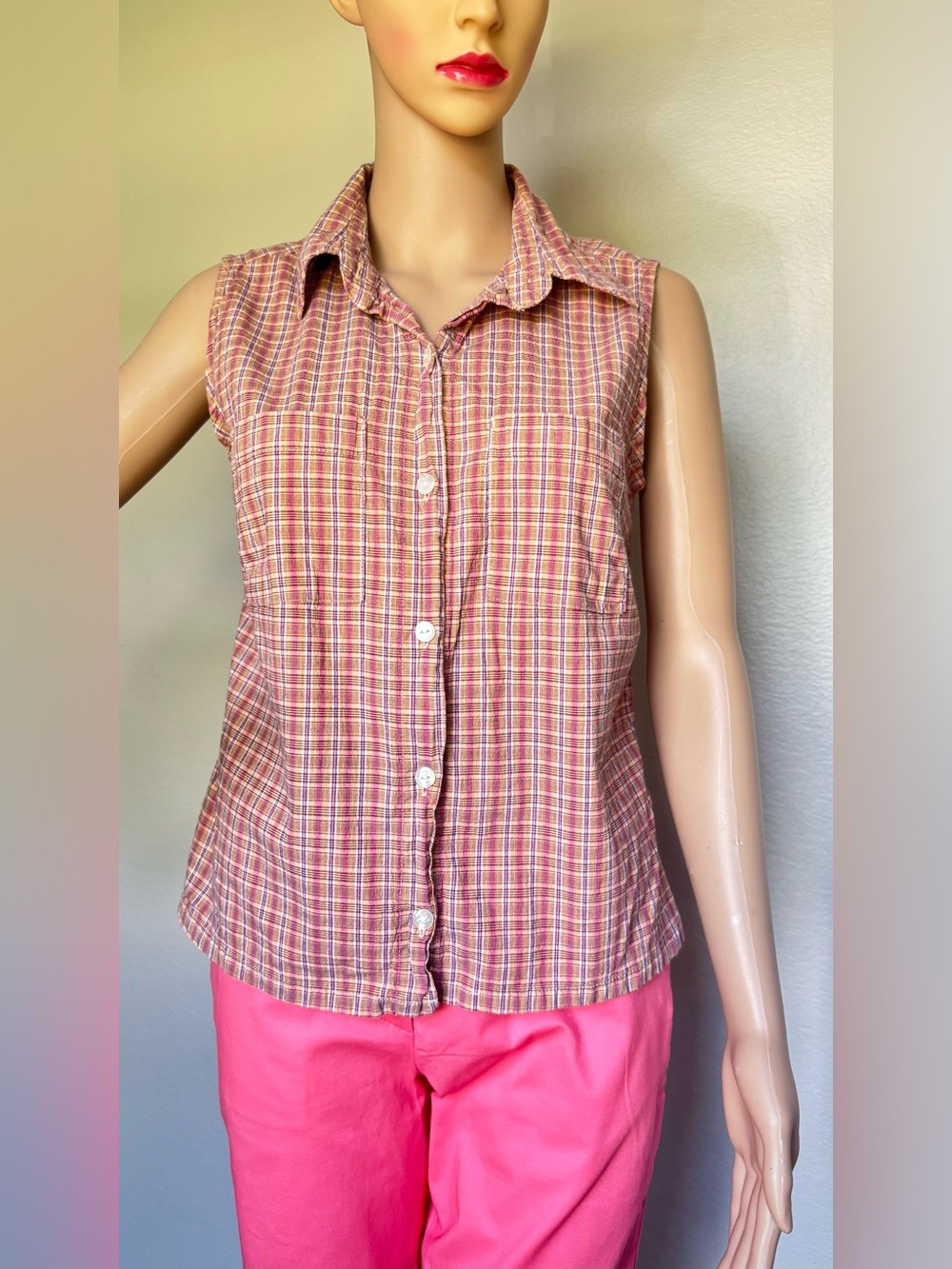 Gloria Vanderbilt Sleeveless Plaid Button-Down Top in Pink and Cream